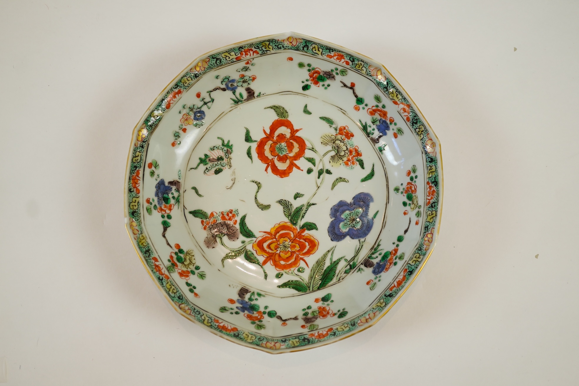 A Chinese famille verte decagonal dish, Kangxi period